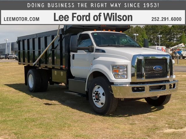 2027 Ford F-750SD Base