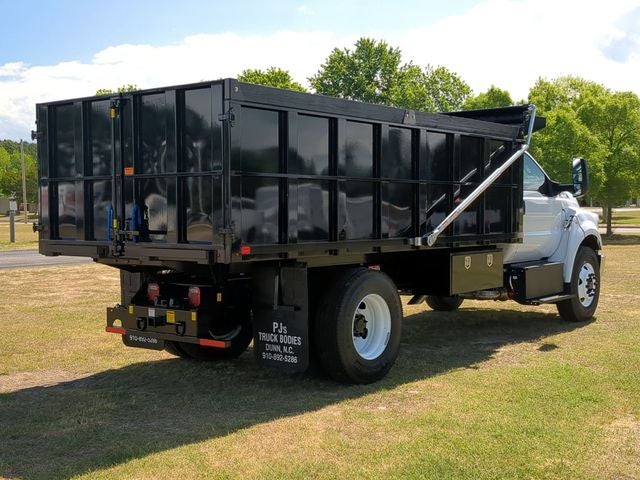 2027 Ford F-750SD Base