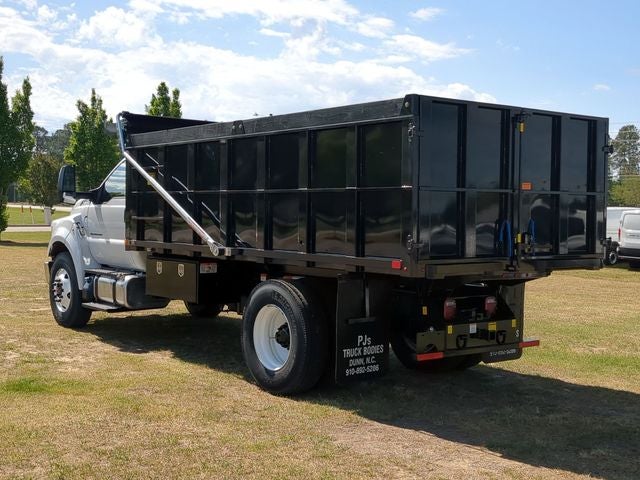 2027 Ford F-750SD Base