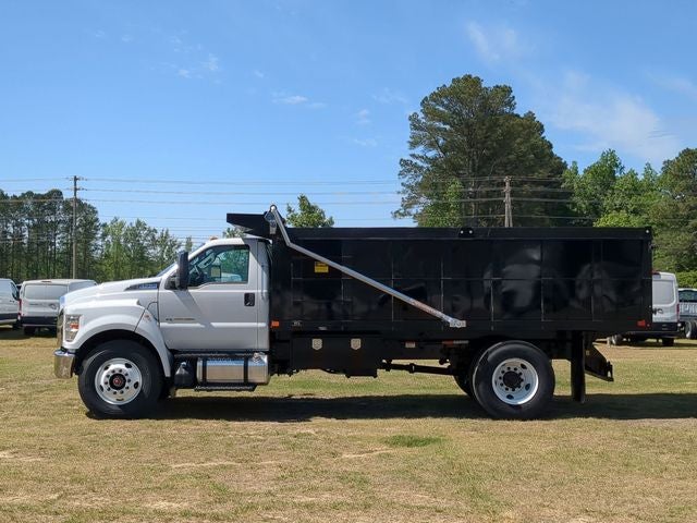 2027 Ford F-750SD Base