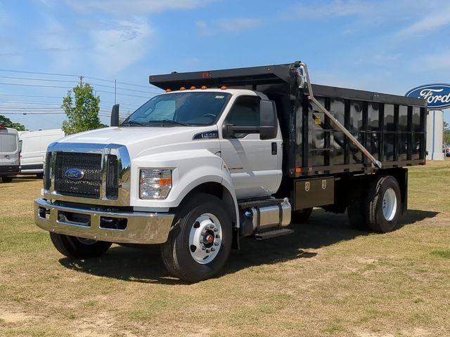 2027 Ford F-750SD Base