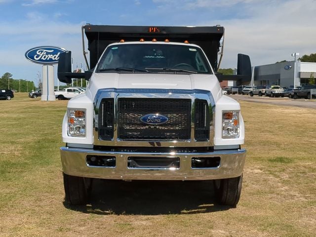 2027 Ford F-750SD Base