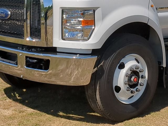 2027 Ford F-750SD Base