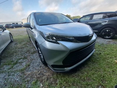 2022 Toyota Sienna LE 8 Passenger