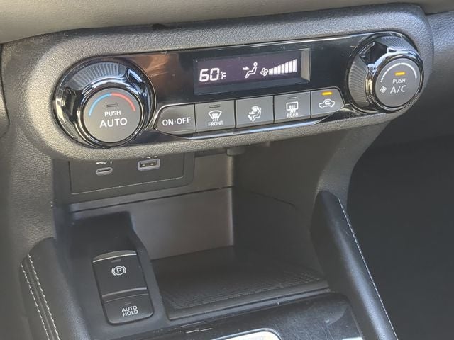 2021 Nissan Kicks SR