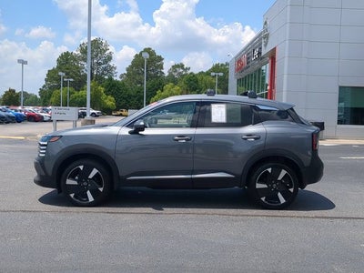 2025 Nissan Kicks SR