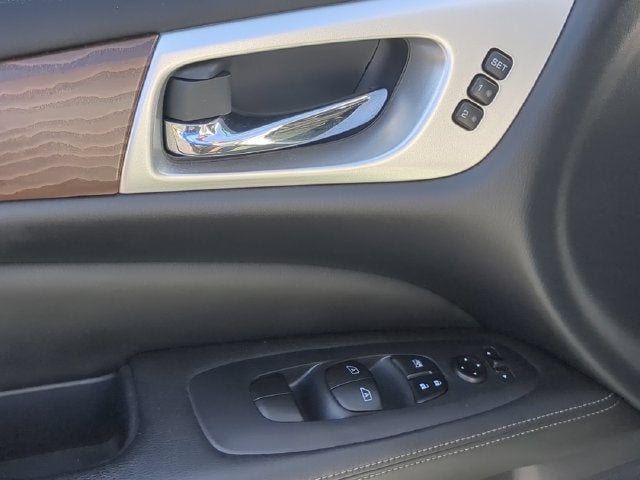 2017 Nissan Pathfinder Platinum