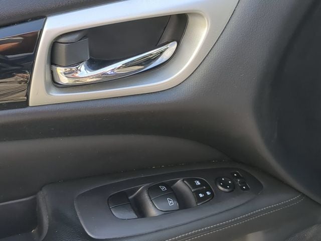 2018 Nissan Pathfinder SV